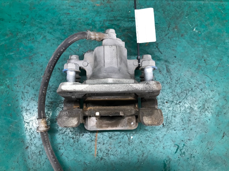 Суппорт тормозной задний правый CAMRY 55 14-17 2016 2.5 2ARFE