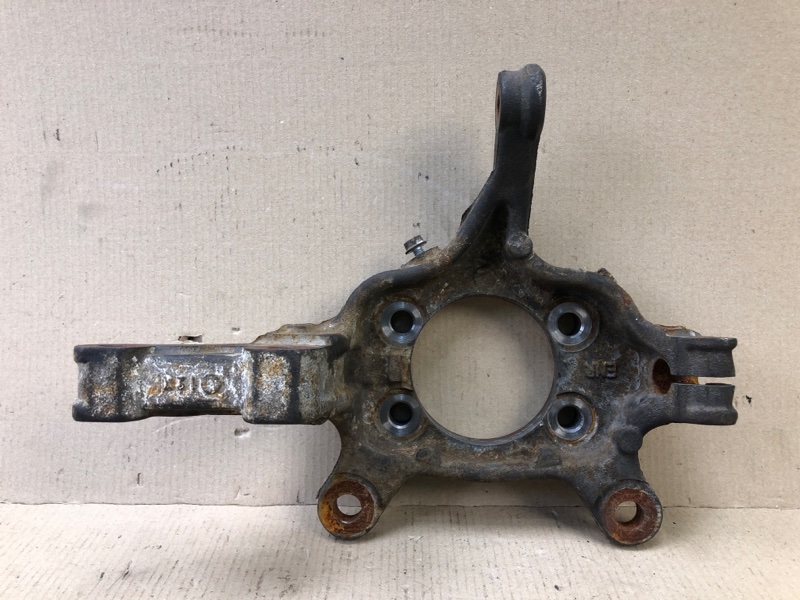 Кулак поворотный передний правый NISSAN SENTRA (B16) 06–12 2.0 MR20DE