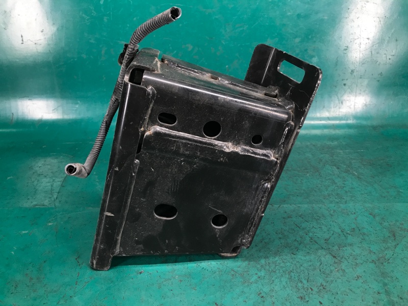 Кронштейн усилителя переднего бампера левый CAMRY 55 14-17 2016 2.5 2ARFE