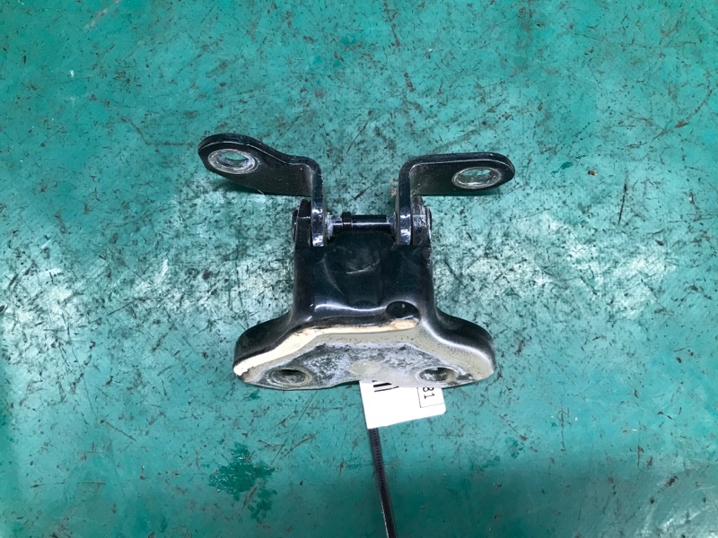 Запчасть петля двери верхняя задняя правая TOYOTA CAMRY 55 14-17 2016 2.5 2ARFE 68750-06010 Б/У Петля двери верхняя задняя правая TOYOTA CAMRY 55 14-17 2016 2.5 2ARFE 68750-06010 Б/У