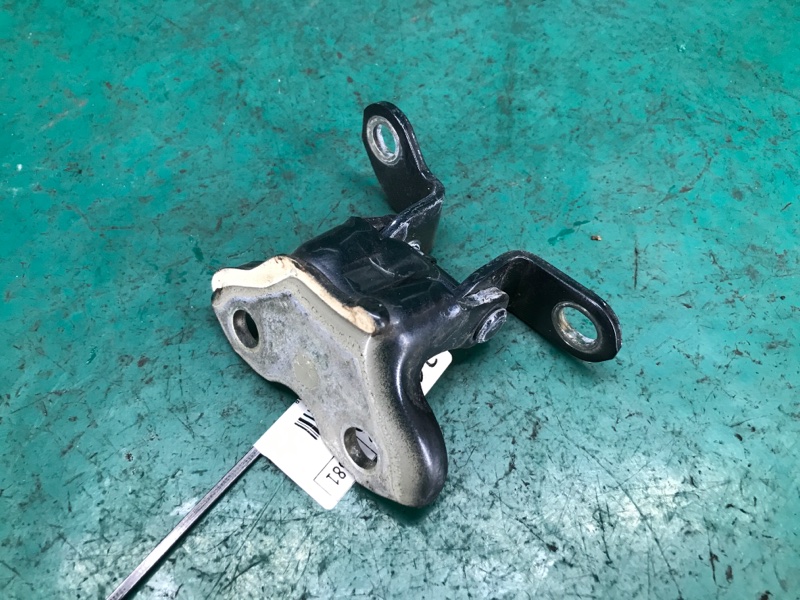 Петля двери верхняя задняя правая CAMRY 55 14-17 2016 2.5 2ARFE Петля двери верхняя задняя правая CAMRY 55 14-17 2016 2.5 2ARFE