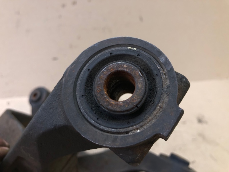 Цапфа задняя левая ENDEAVOR 03-11 Цапфа задняя левая ENDEAVOR 03-11