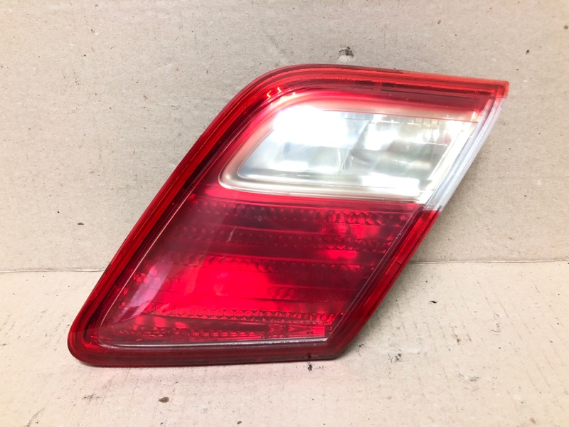 Запчасть фонарь внутренний задний правый TOYOTA CAMRY 40 06-11 2007 3.5 2GR-FE 81580-06120 Б/У Фонарь внутренний задний правый TOYOTA CAMRY 40 06-11 2007 3.5 2GR-FE 81580-06120 Б/У
