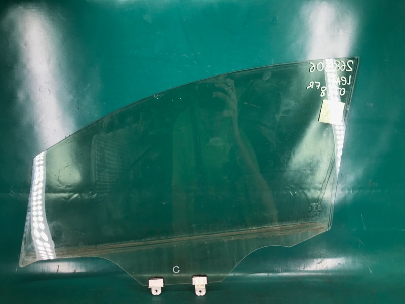 Стекло двери переднее правое LEAF 10-17 2012