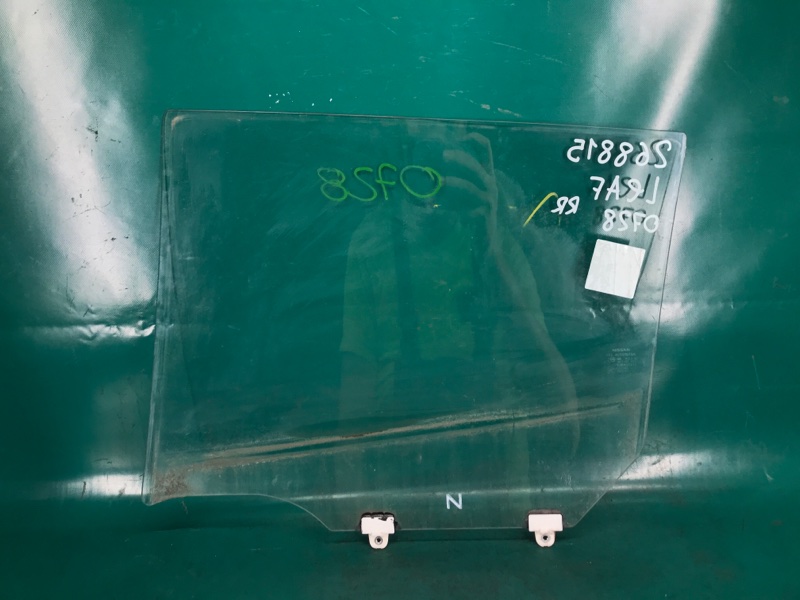 Стекло двери заднее правое NISSAN LEAF 10-17