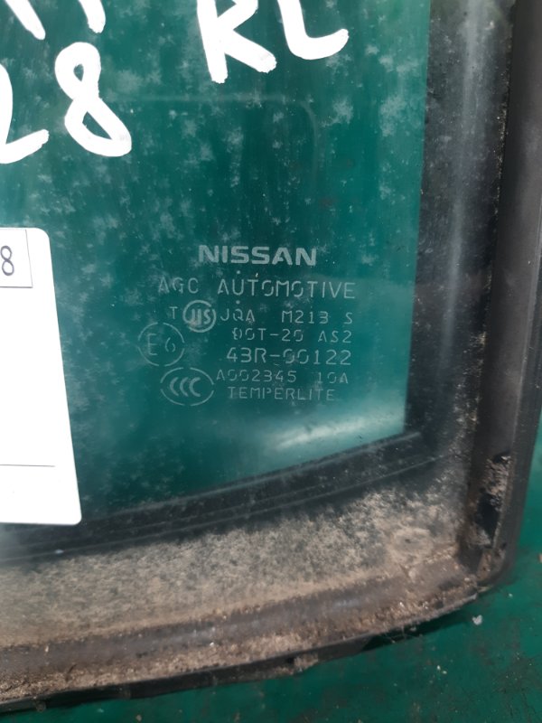 Стекло двери глухое заднее левое LEAF 10-17 2012