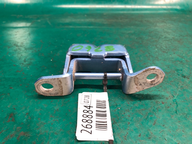 Петля двери верхняя задняя правая LEAF 10-17 2012