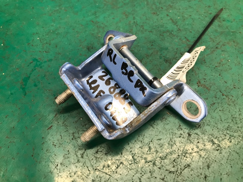 Петля двери верхняя задняя левая NISSAN LEAF 10-17