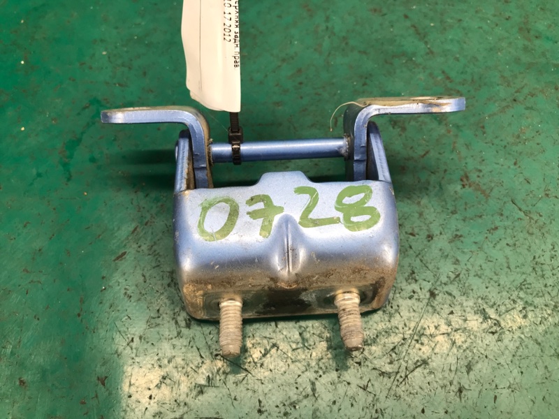 Петля двери верхняя задняя левая LEAF 10-17 2012