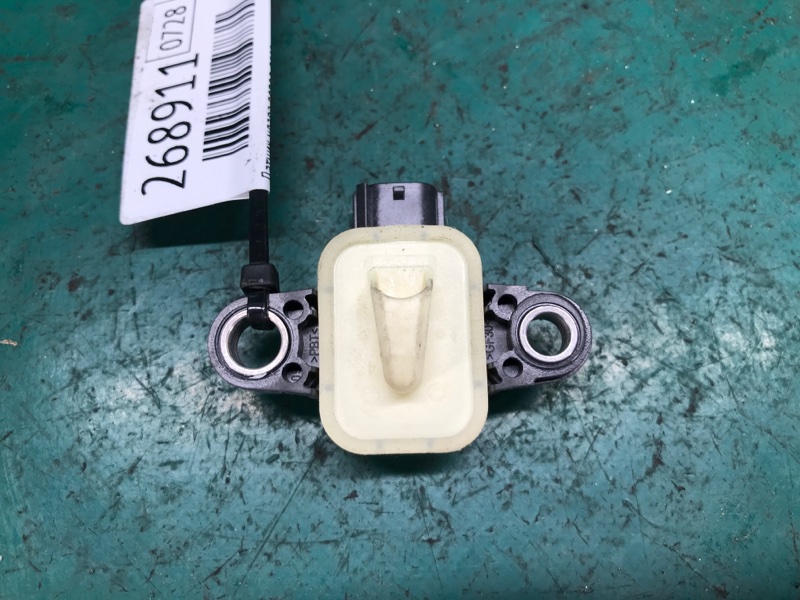 Датчик удара передний правый NISSAN LEAF 10-17