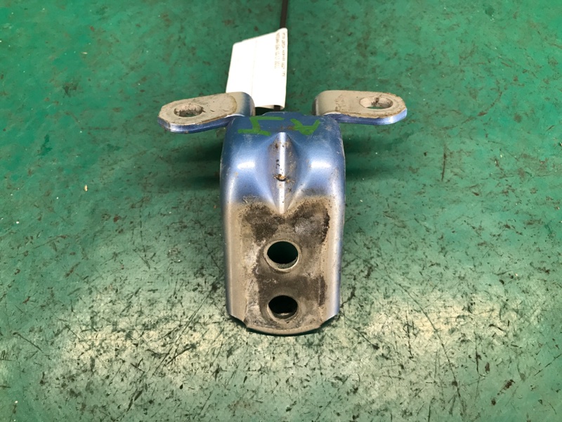 Петля двери нижняя задняя левая NISSAN LEAF 10-17 2012 82421-3NA0A Б/У