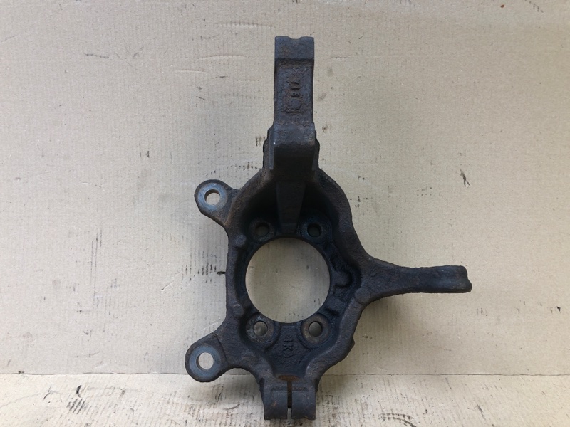 Кулак поворотный передний правый NISSAN JUKE 10-19 2011 1.6 MR16DDT 40014-1KA1A Б/У