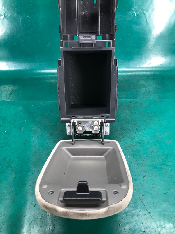 Подлокотник LEAF 10-17 2012