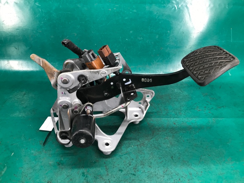 Педаль тормоза LEAF 10-17 2012