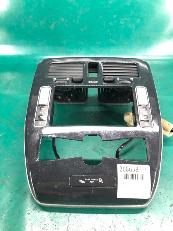 Накладка торпедо под магнитолу LEAF 10-17 2012