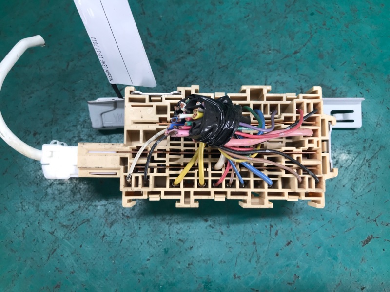 Блок предохранителей салон NISSAN LEAF 10-17 Блок предохранителей салон NISSAN LEAF 10-17