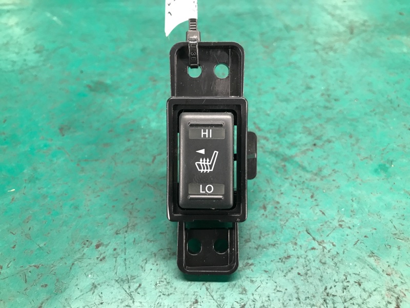 Кнопка обогрева сидений левая NISSAN LEAF 10-17 2012 25500-1EA1A Б/У