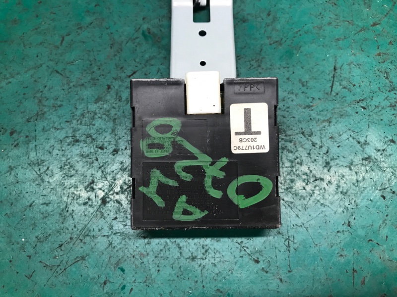 Блок управления центральным замком NISSAN LEAF 10-17 2012 28595-1KM5A Б/У