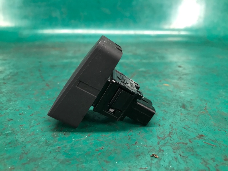 Кнопка аварийной сигнализации NISSAN LEAF 10-17