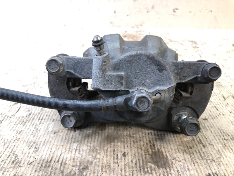 Суппорт тормозной передний левый MATRIX 08-14 2008 Хэтчбек 1.8 2ZRFE Суппорт тормозной передний левый MATRIX 08-14 2008 Хэтчбек 1.8 2ZRFE