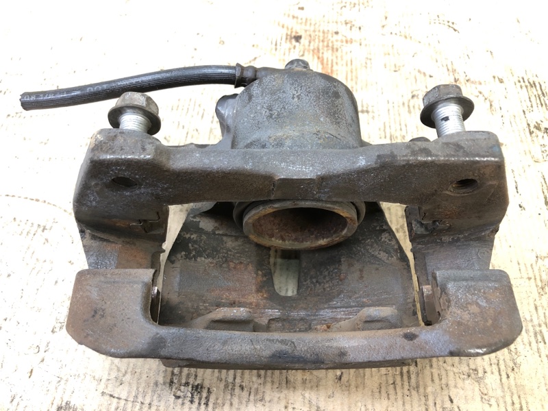 Суппорт тормозной передний левый MATRIX 08-14 2008 Хэтчбек 1.8 2ZRFE Суппорт тормозной передний левый MATRIX 08-14 2008 Хэтчбек 1.8 2ZRFE