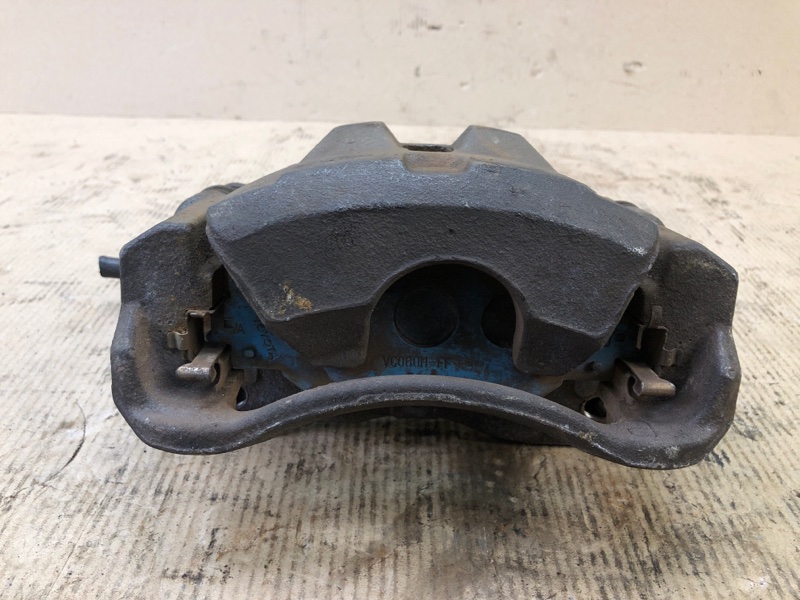 Суппорт тормозной передний правый MATRIX 08-14 2008 Хэтчбек 1.8 2ZRFE