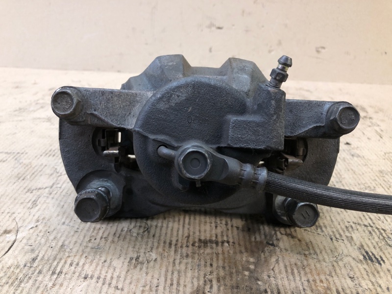 Суппорт тормозной передний правый MATRIX 08-14 2008 Хэтчбек 1.8 2ZRFE