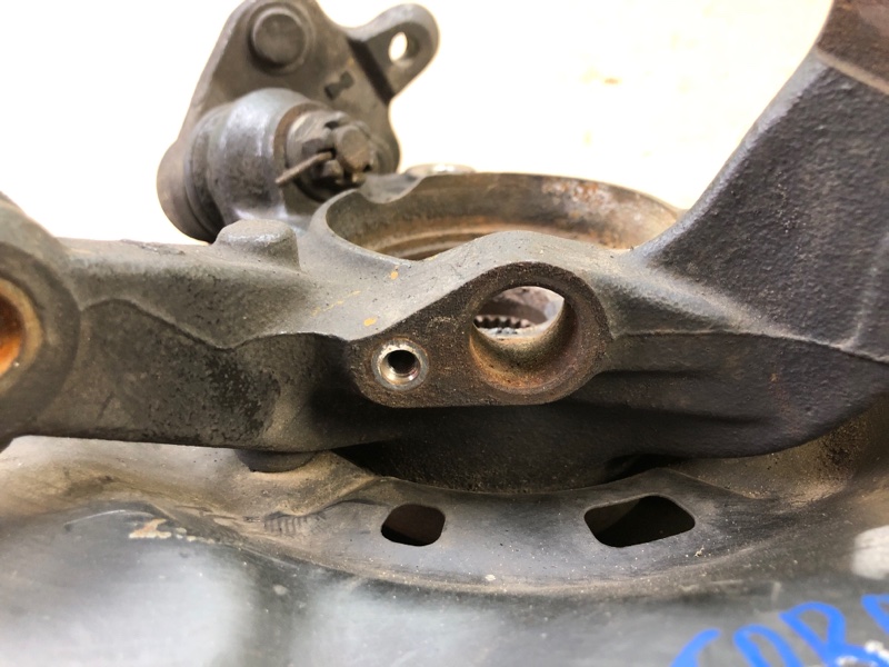 Кулак поворотный передний правый COROLLA 120 00-07 Кулак поворотный передний правый COROLLA 120 00-07