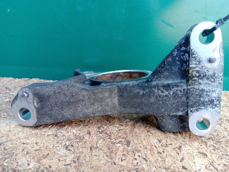 Кронштейн промежуточного вала LEAF 10-17 2012