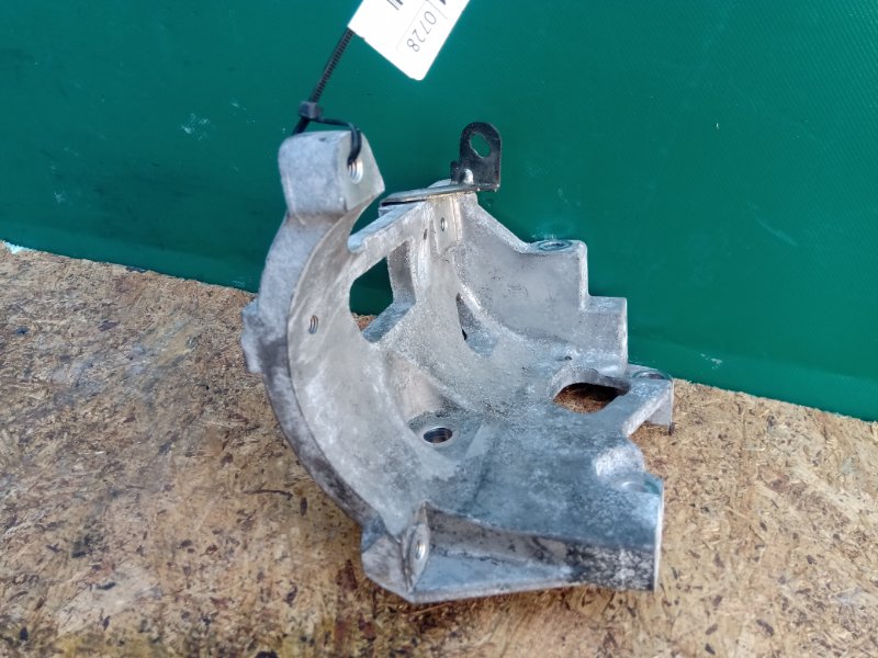 Кронштейн компрессора кондиционера LEAF 10-17 2012