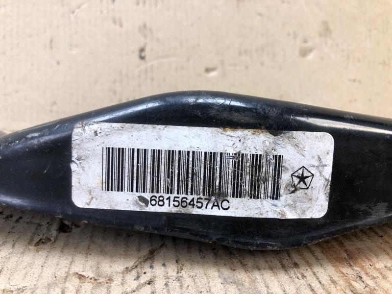 Крепление балки подвески заднее левое CHEROKEE 14- Крепление балки подвески заднее левое CHEROKEE 14-