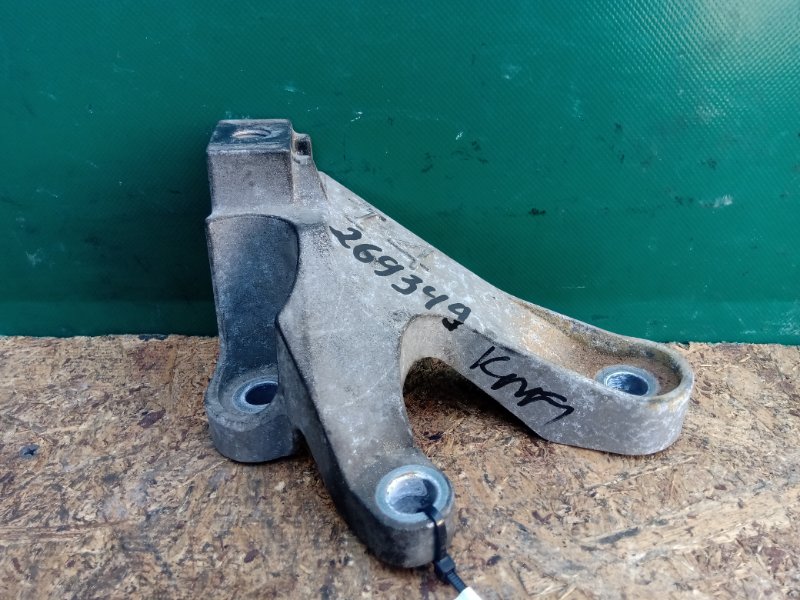 Кронштейн КПП MAZDA 3 BK 03-08 2005 SEDAN 2.3 B32T-39-080B Б/У