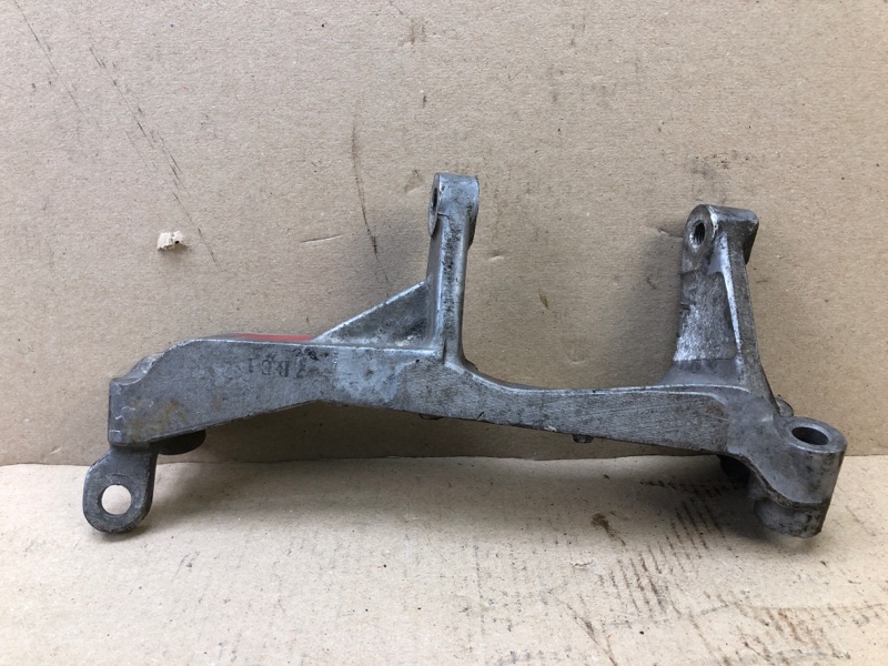 Кронштейн двигателя правый SUZUKI SX4 06-13 2008 Хетчбек 2.0 11641-80J00 Б/У