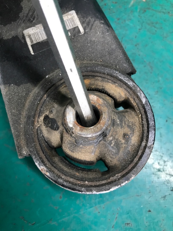 Рычаг передней подвески нижний правый KIA SEDONA 14-18 YP 3.3 G6DM