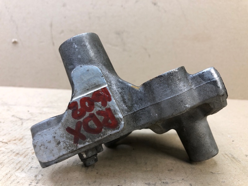 Кронштейн опоры двигателя правый RDX 06-12