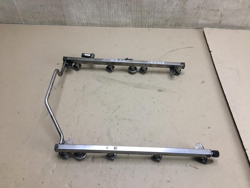 Запчасть топливная рейка MERCEDES S-CLASS W221 06-13 2010 Седан M273968 5.5L A 273 070 07 95 Б/У Топливная рейка MERCEDES S-CLASS W221 06-13 2010 Седан M273968 5.5L A 273 070 07 95 Б/У