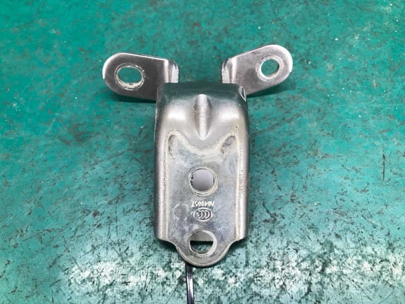 Запчасть петля двери нижняя задняя правая KIA OPTIMA TF 11-16 2015 TF 2.0 G4KH 79320-3K000 Б/У Петля двери нижняя задняя правая KIA OPTIMA TF 11-16 2015 TF 2.0 G4KH 79320-3K000 Б/У