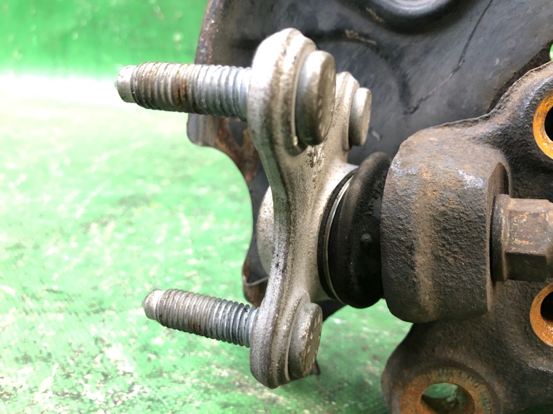 Кулак поворотный передний левый JETTA 05-10 2007 Седан 2.5