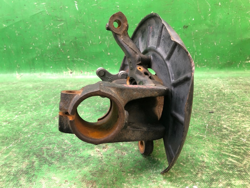 Кулак поворотный передний левый JETTA 05-10 2007 Седан 2.5