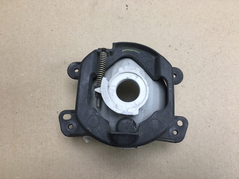 Противотуманная фара правая 300 04-10 2008 Седан 3.5 EGG Противотуманная фара правая 300 04-10 2008 Седан 3.5 EGG