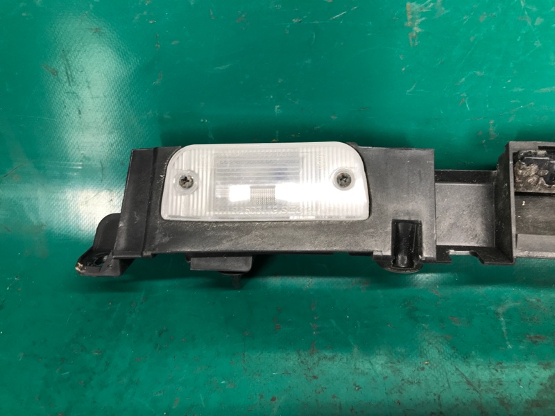 Подсветка номера задняя KIA SEDONA 14-18 YP 3.3 G6DM