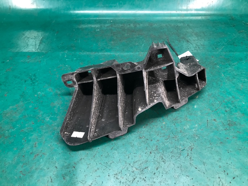 Кронштейн переднего бампера правый SEDONA 14-18 16 YP 3.3 G6DM