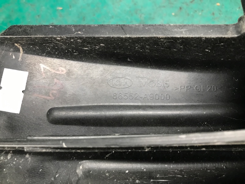 Кронштейн переднего бампера правый SEDONA 14-18 16 YP 3.3 G6DM