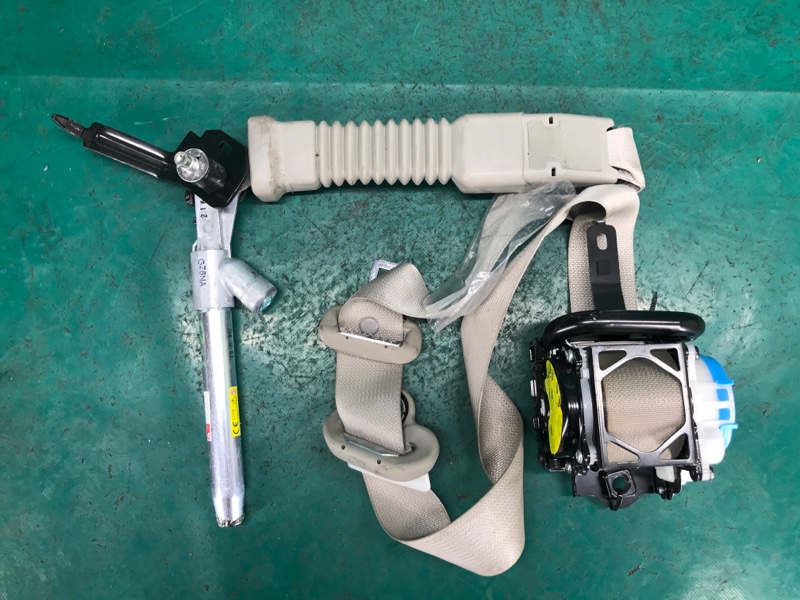 Ремень безопасности передний правый KIA SEDONA 14-18 16 YP 3.3 G6DM 88820-A9500GBU Б/У