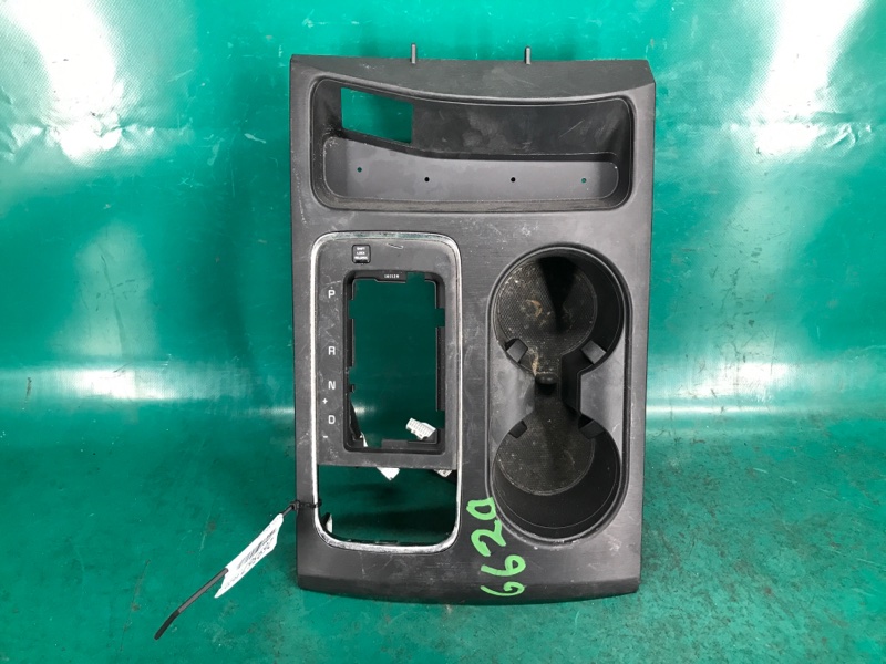 Запчасть консоль центральная KIA SEDONA 14-18 16 YP 3.3 G6DM 84603-A9EM0BH8 Б/У Консоль центральная KIA SEDONA 14-18 16 YP 3.3 G6DM 84603-A9EM0BH8 Б/У