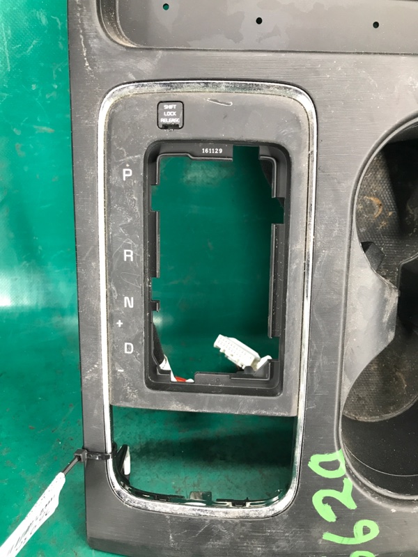 Консоль центральная KIA SEDONA 14-18 YP 3.3 G6DM Консоль центральная KIA SEDONA 14-18 YP 3.3 G6DM