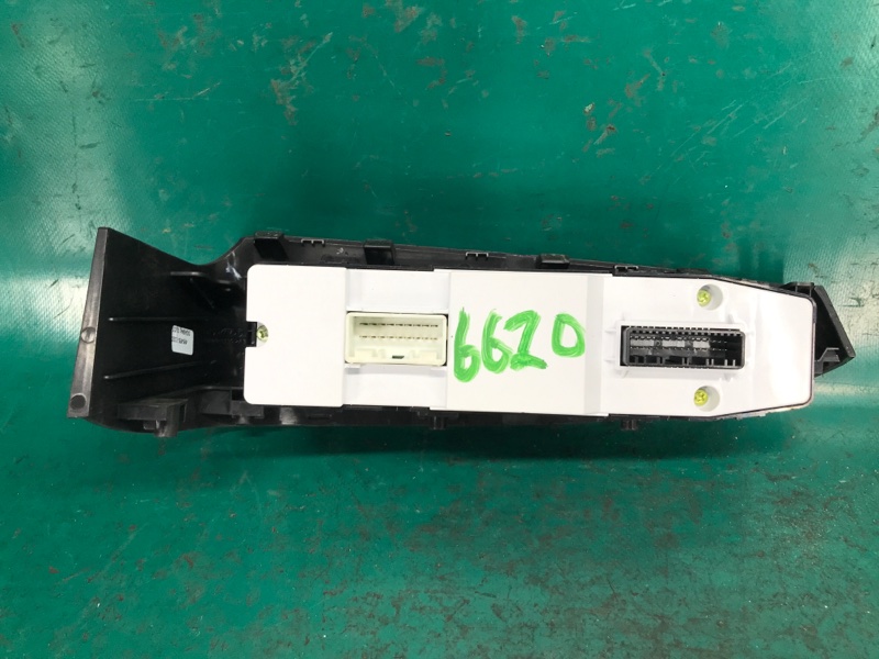 Блок управления стеклоподъемниками передний левый KIA SEDONA 14-18 YP 3.3 G6DM