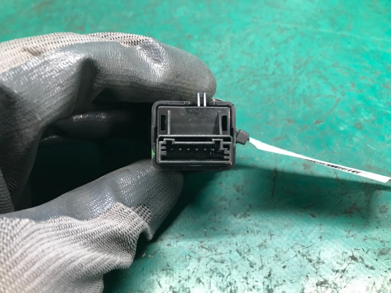 Кнопка открывания бензобака KIA SEDONA 14-18 YP 3.3 G6DM