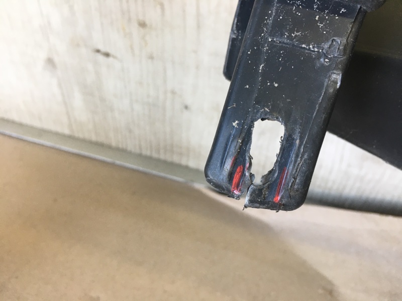 Накладка замка капота FOCUS 10-18