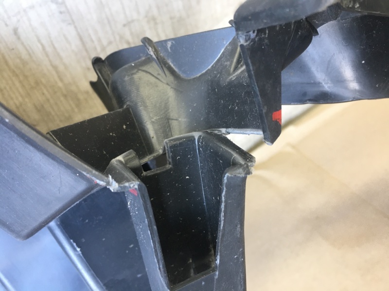 Накладка замка капота FOCUS 10-18